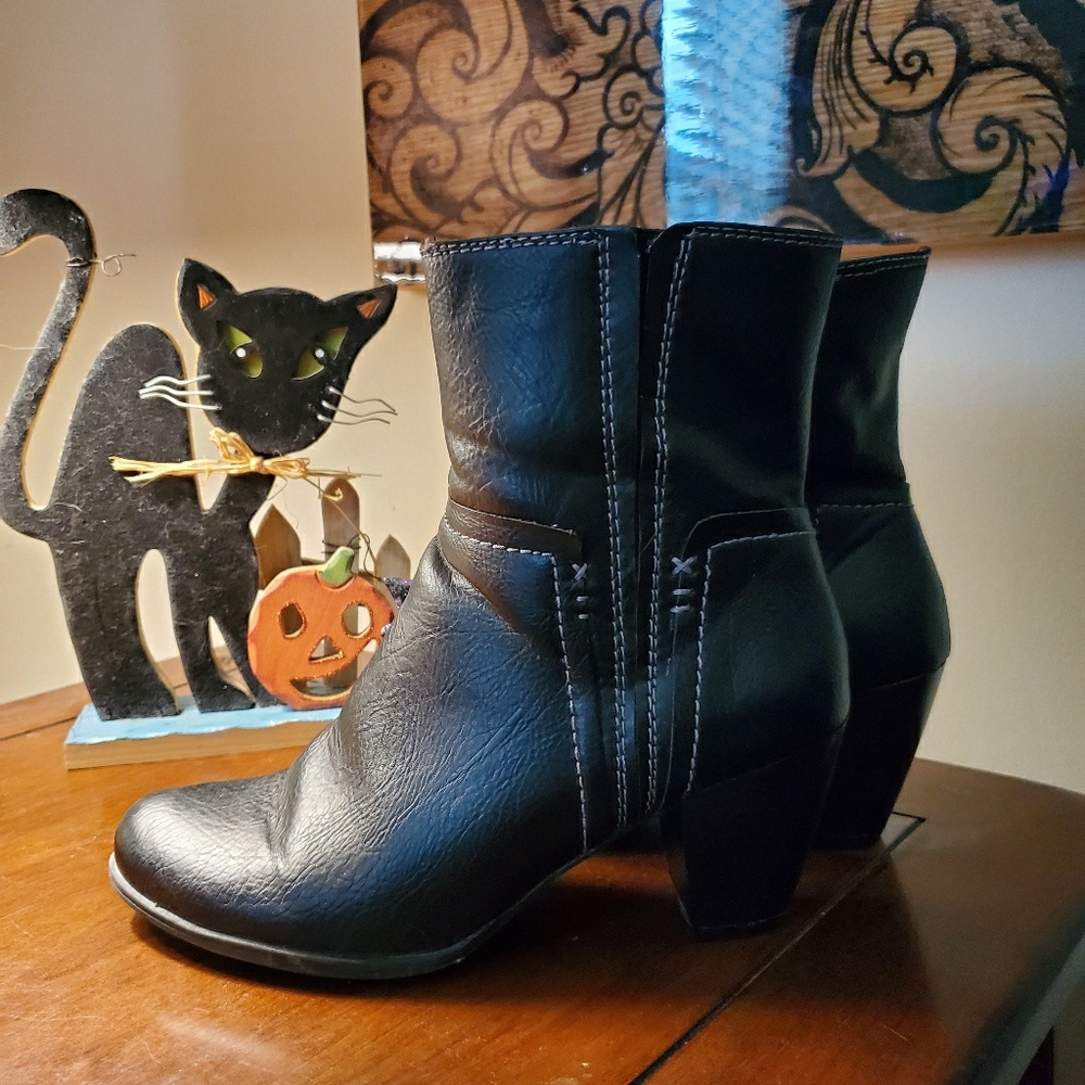 Black boots